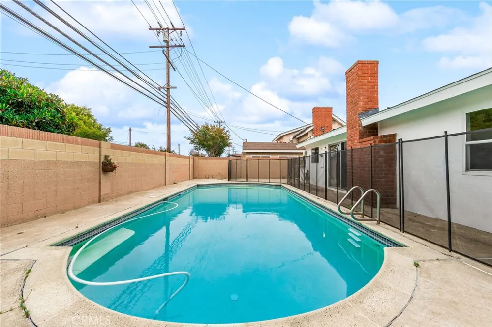 6101 Killarney Garden Grove, CA 92845