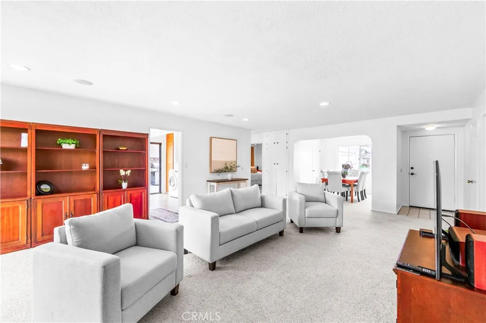 6101 Killarney Garden Grove, CA 92845