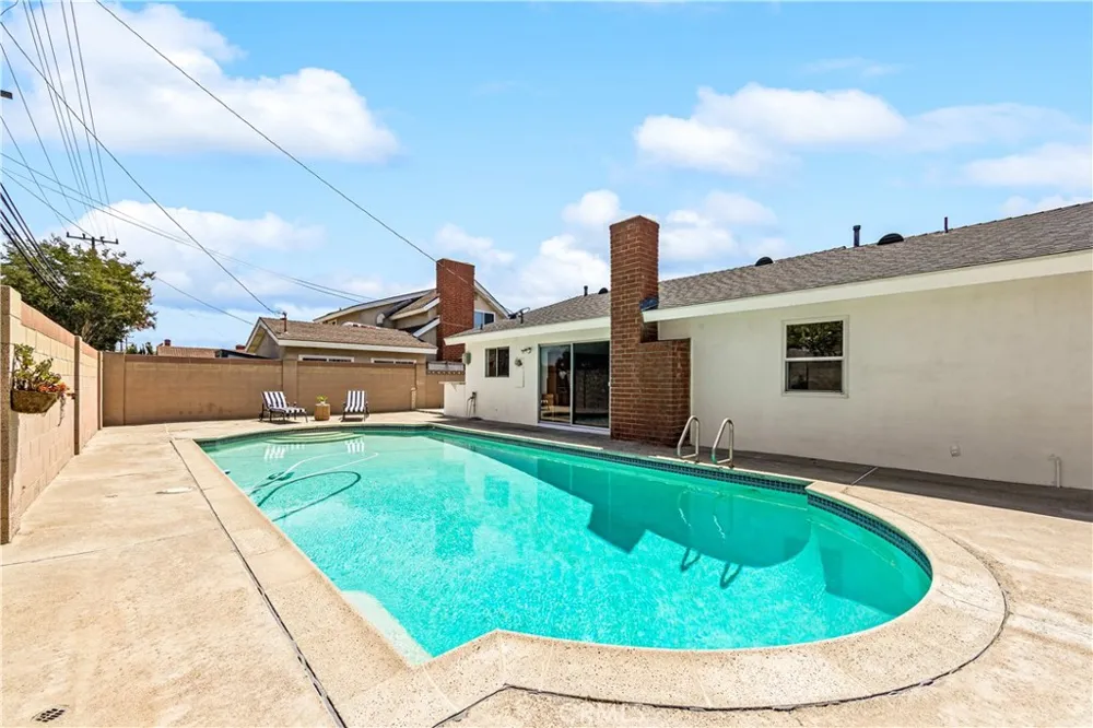 6101 Killarney Garden Grove, CA 92845