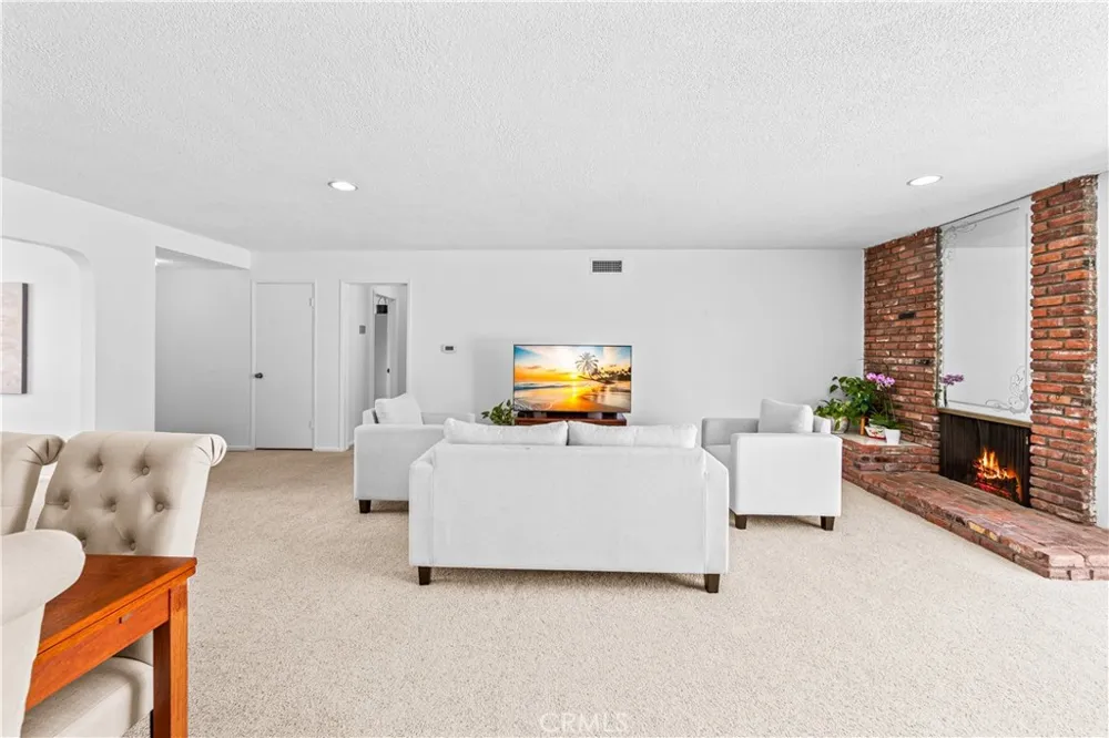6101 Killarney Garden Grove, CA 92845