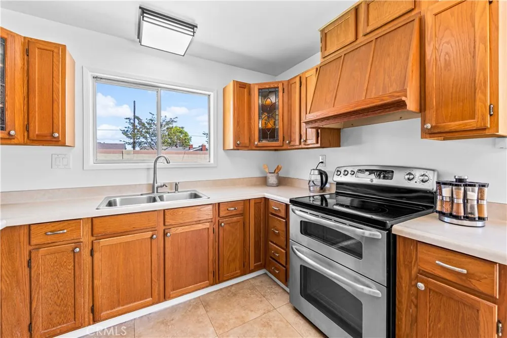 6101 Killarney Garden Grove, CA 92845