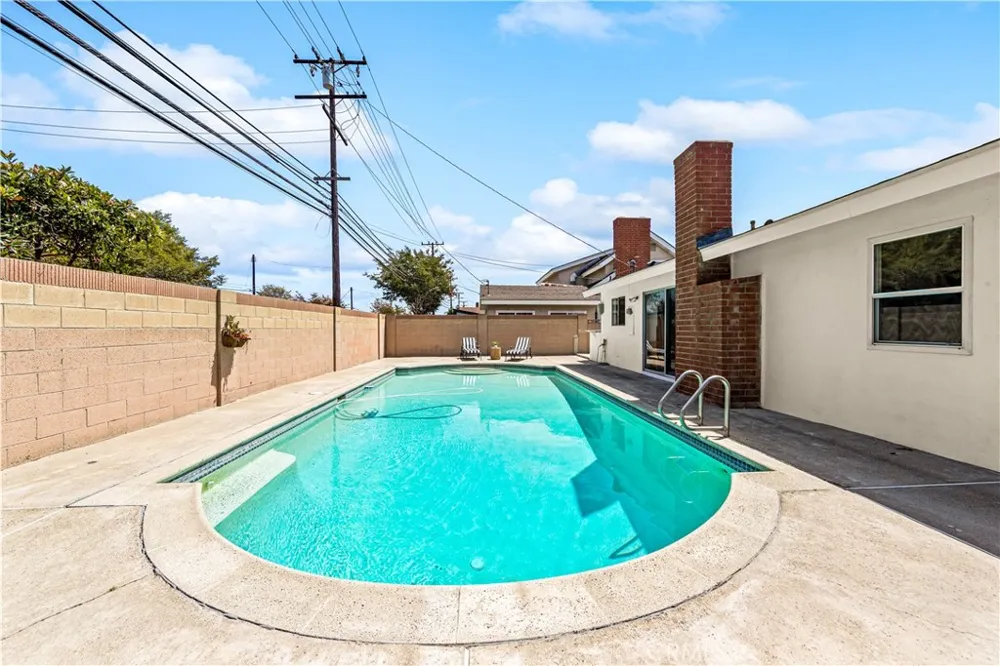 6101 Killarney Garden Grove, CA 92845