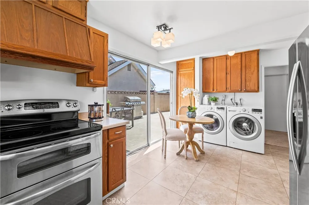 6101 Killarney Garden Grove, CA 92845