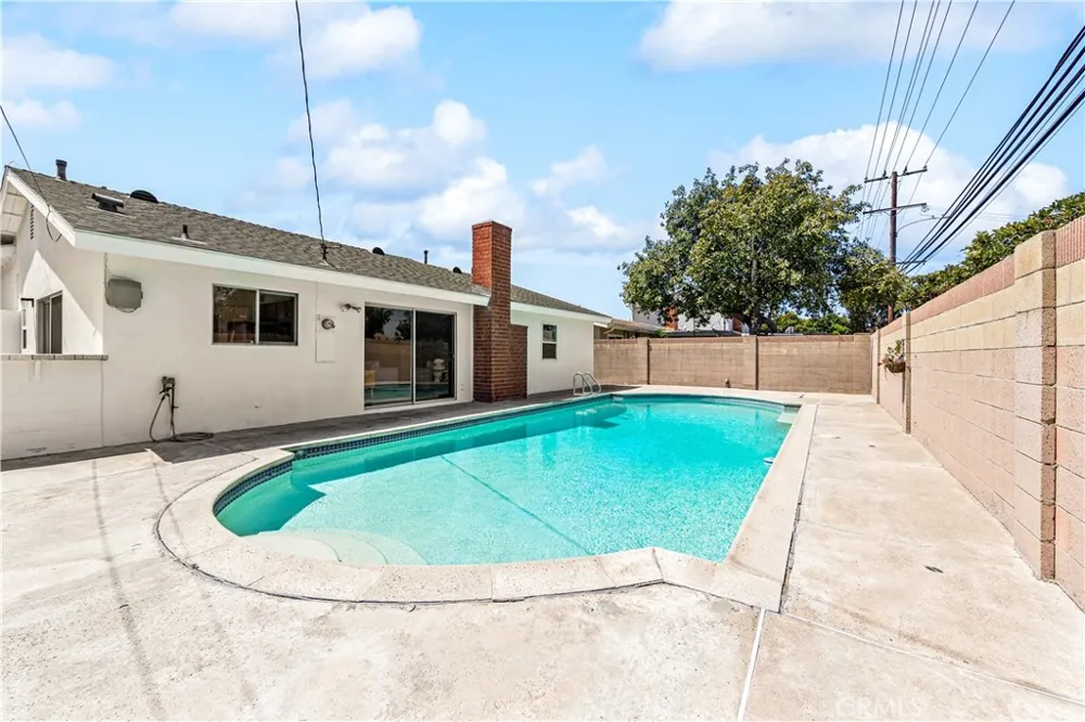 6101 Killarney Garden Grove, CA 92845