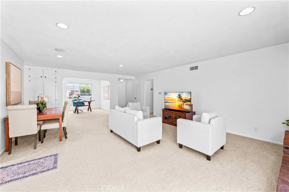 6101 Killarney Garden Grove, CA 92845