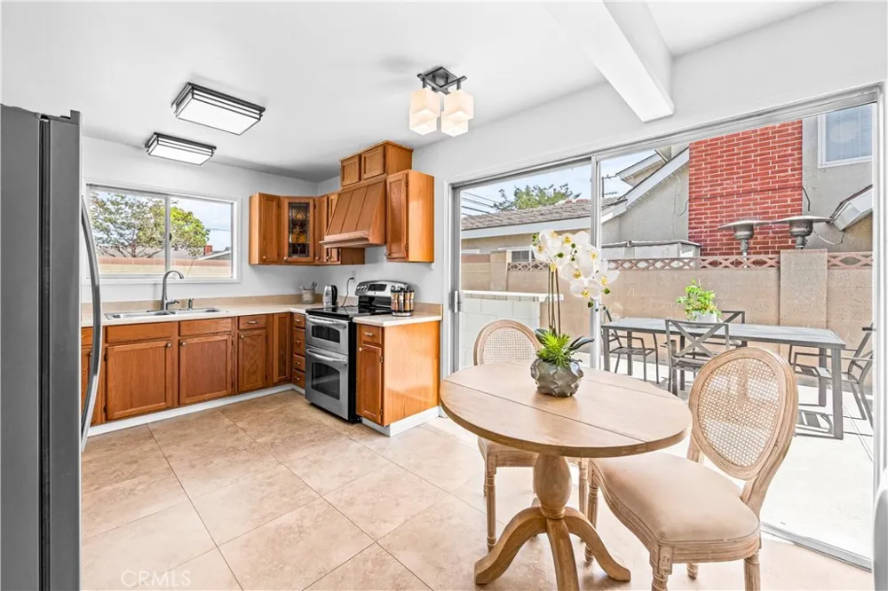 6101 Killarney Garden Grove, CA 92845