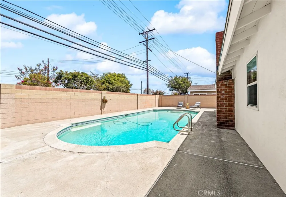 6101 Killarney Garden Grove, CA 92845