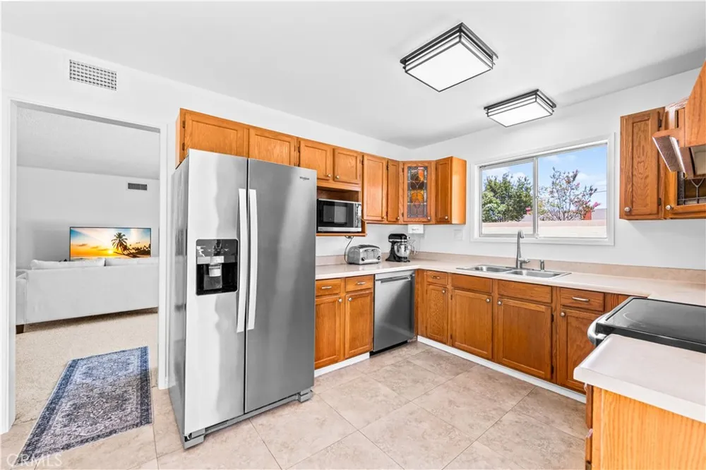 6101 Killarney Garden Grove, CA 92845