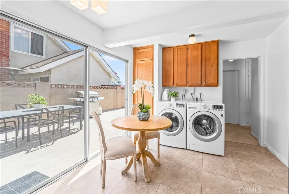 6101 Killarney Garden Grove, CA 92845