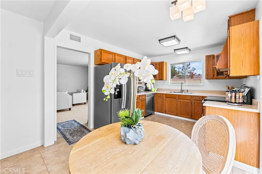 6101 Killarney Garden Grove, CA 92845