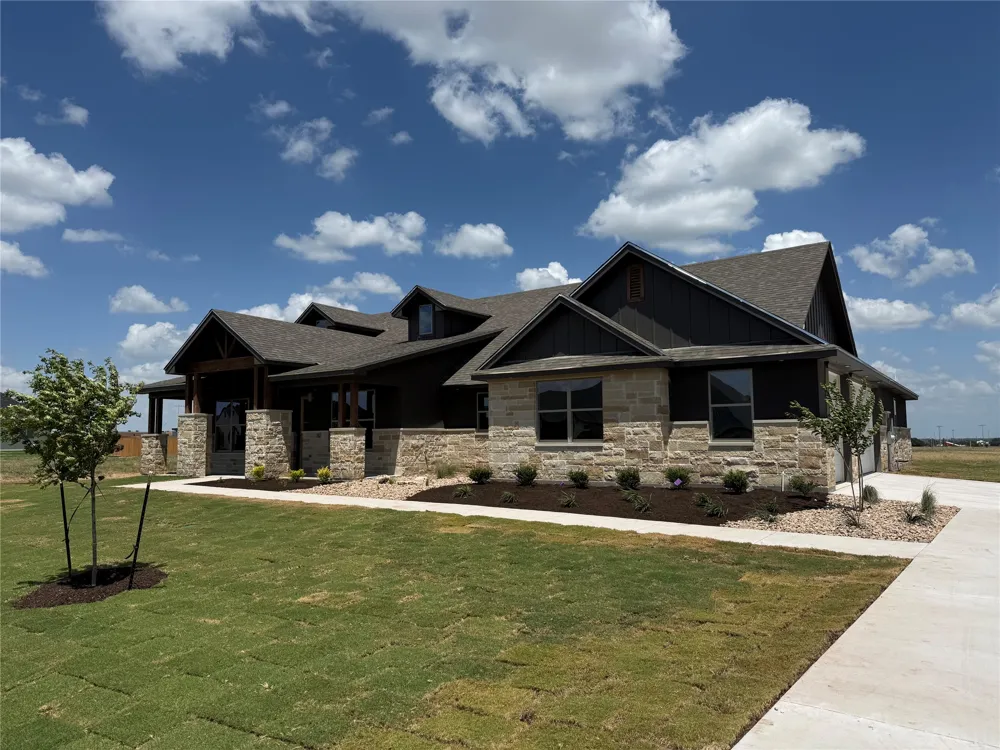 11109 Golden Eagle Avenue Salado, TX 76571