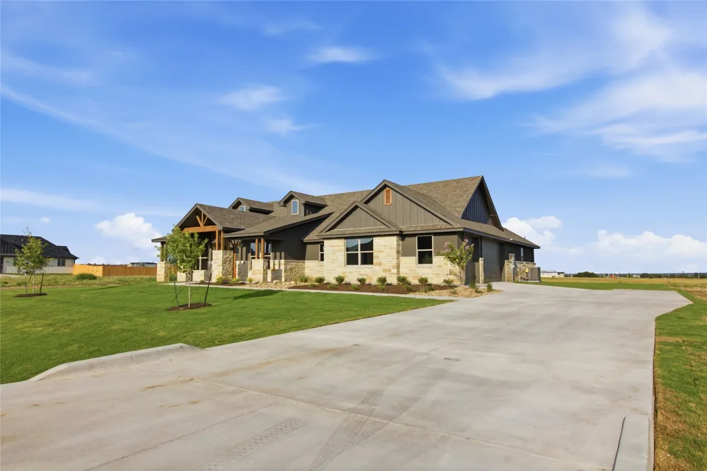 11109 Golden Eagle Avenue Salado, TX 76571