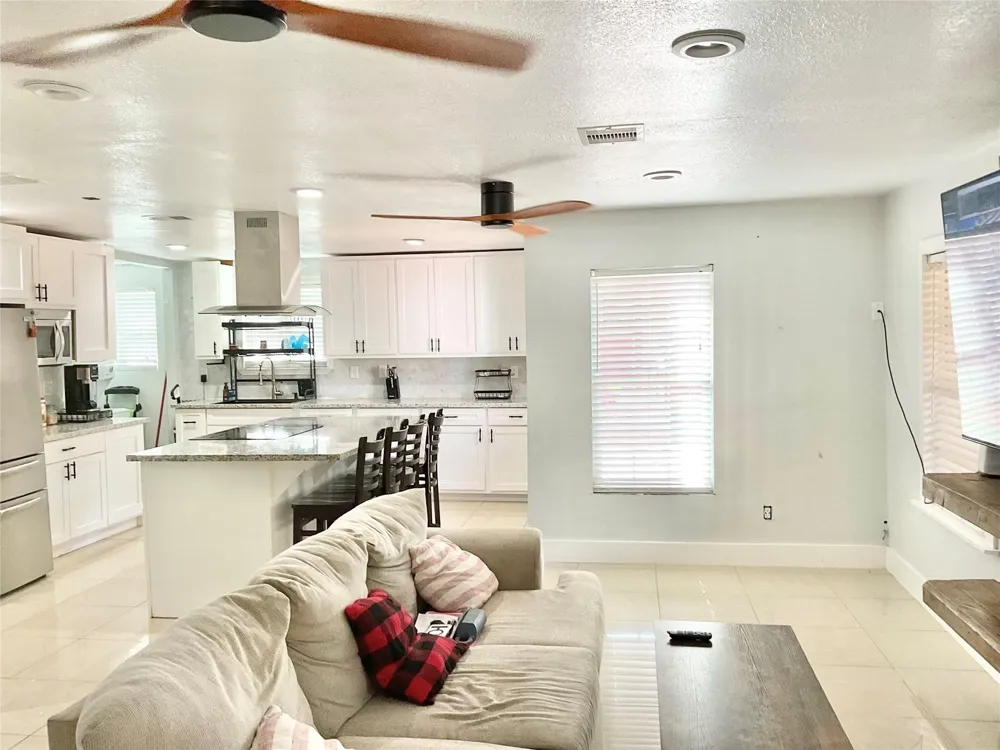 616 Kansas Street Pasadena, TX 77506