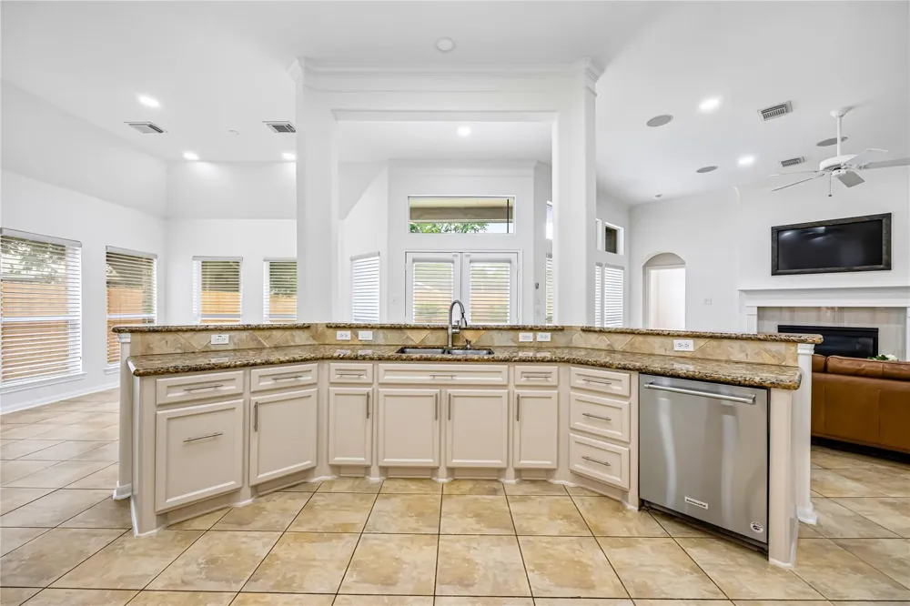 4629 Oakdale Street Bellaire, TX 77401