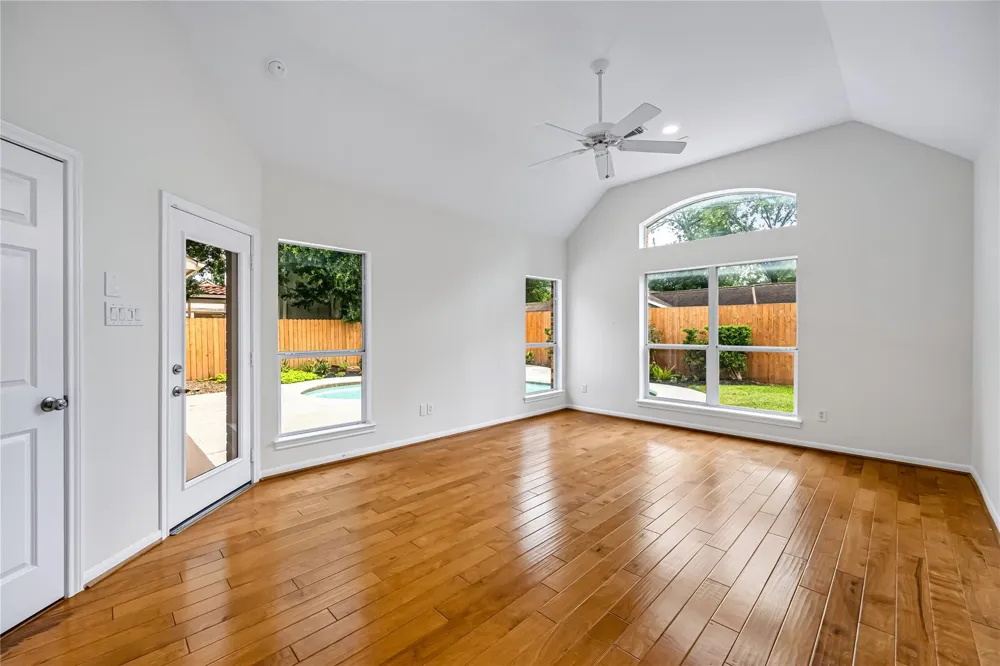 4629 Oakdale Street Bellaire, TX 77401