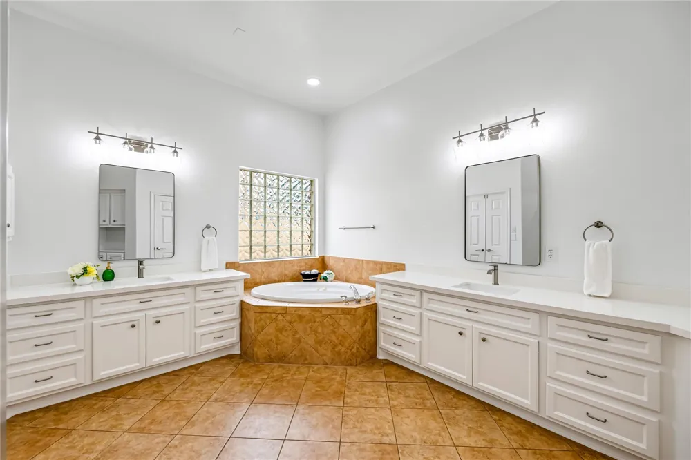 4629 Oakdale Street Bellaire, TX 77401
