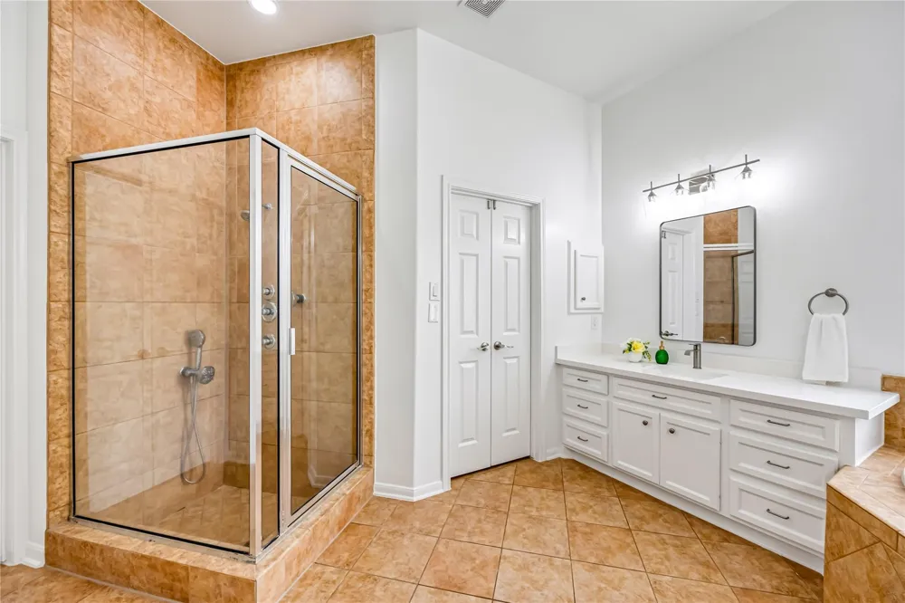 4629 Oakdale Street Bellaire, TX 77401
