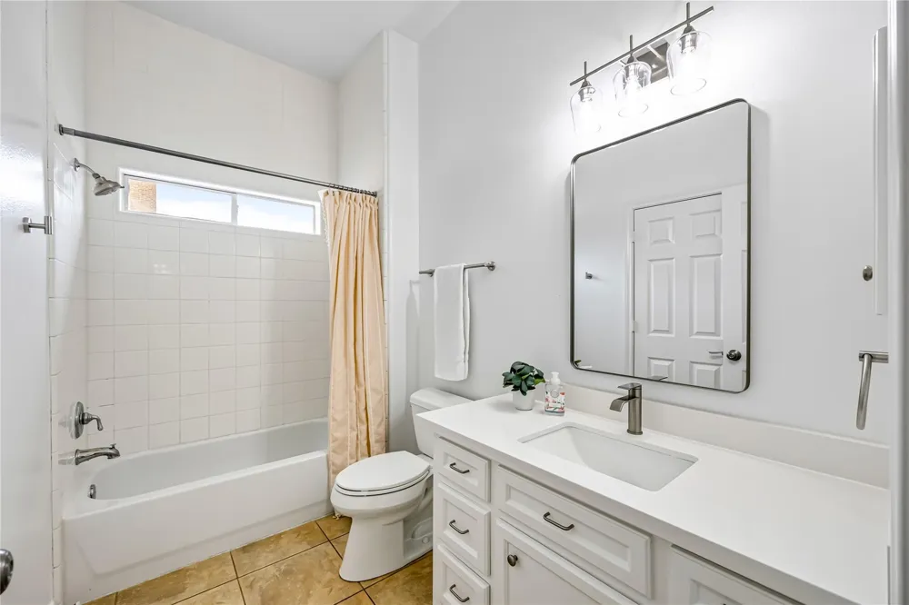 4629 Oakdale Street Bellaire, TX 77401