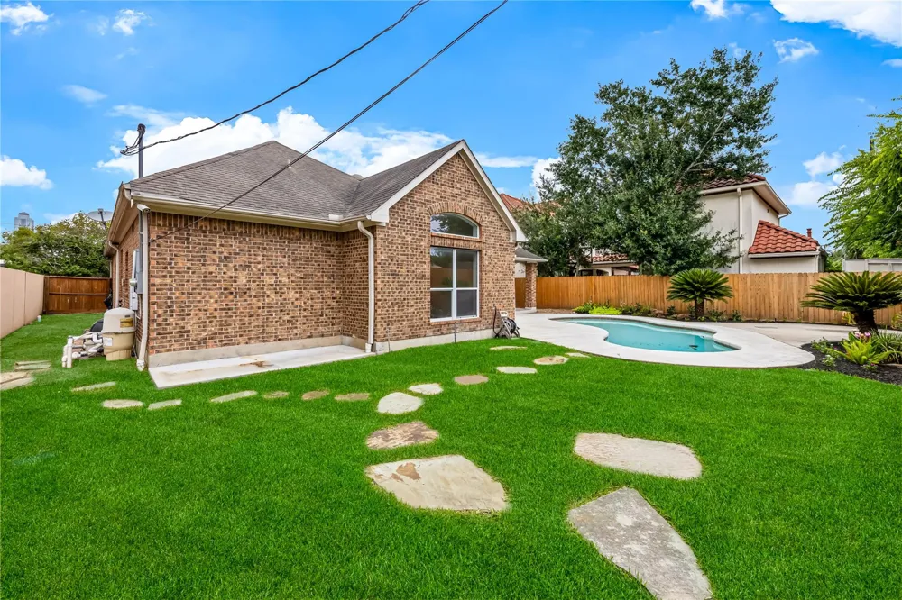 4629 Oakdale Street Bellaire, TX 77401