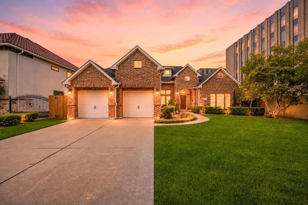 4629 Oakdale Street Bellaire, TX 77401