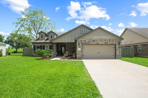 233 Twin Lakes Boulevard