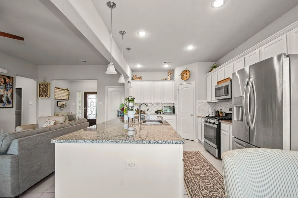 233 Twin Lakes Boulevard West Columbia, TX 77486