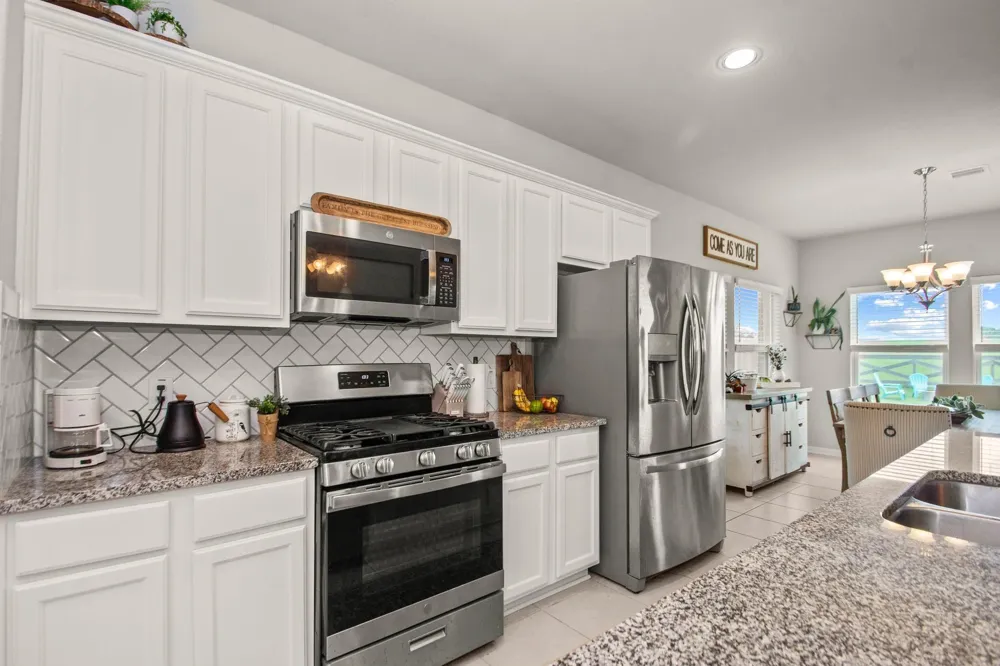 233 Twin Lakes Boulevard West Columbia, TX 77486