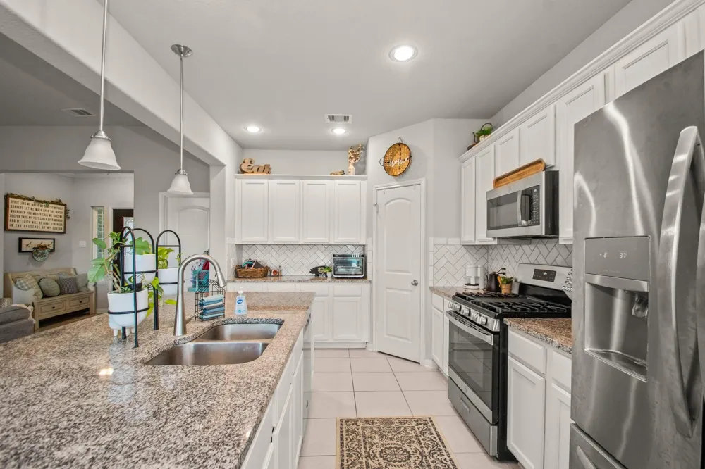233 Twin Lakes Boulevard West Columbia, TX 77486