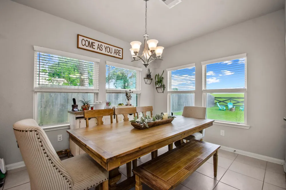 233 Twin Lakes Boulevard West Columbia, TX 77486