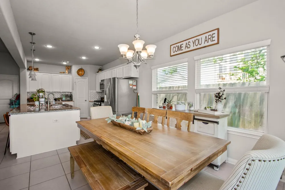 233 Twin Lakes Boulevard West Columbia, TX 77486