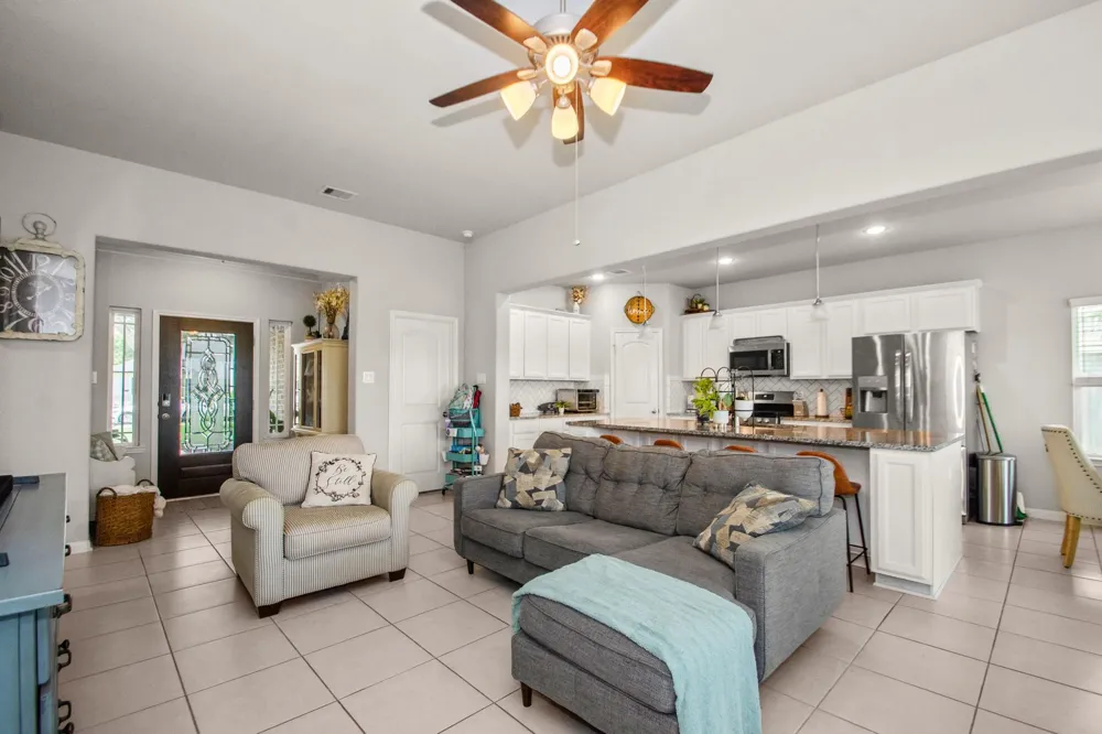 233 Twin Lakes Boulevard West Columbia, TX 77486