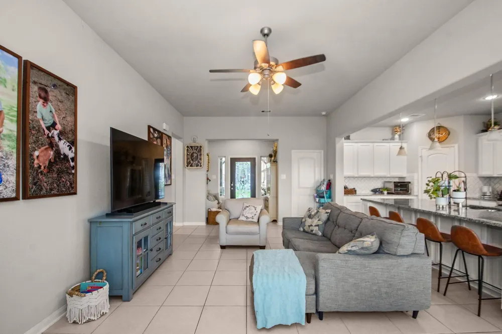 233 Twin Lakes Boulevard West Columbia, TX 77486
