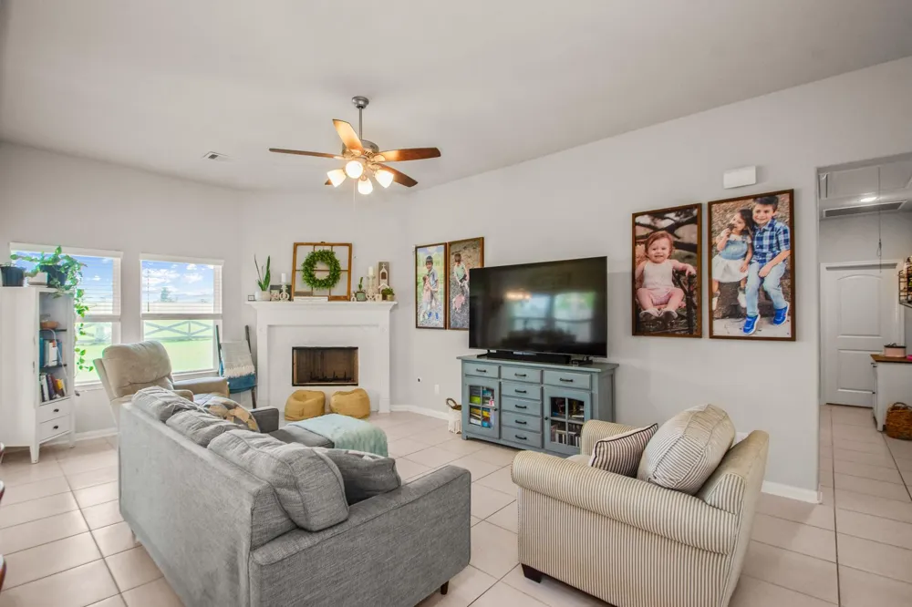 233 Twin Lakes Boulevard West Columbia, TX 77486