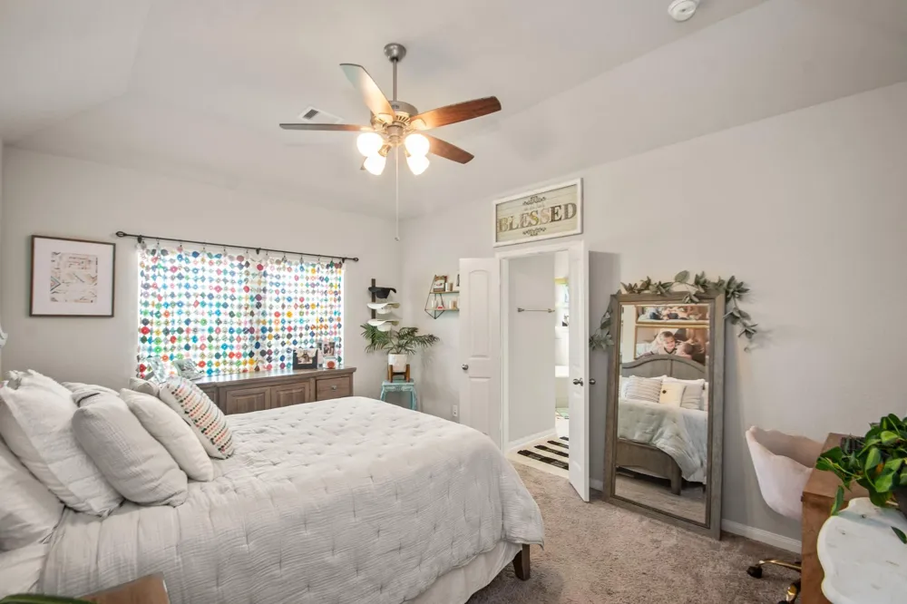233 Twin Lakes Boulevard West Columbia, TX 77486