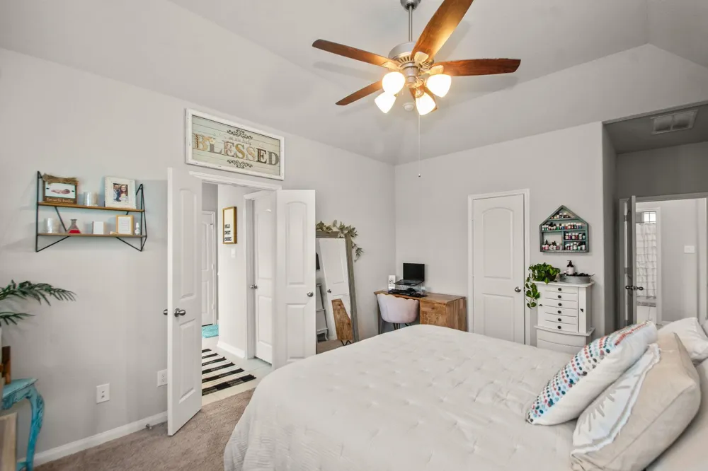 233 Twin Lakes Boulevard West Columbia, TX 77486