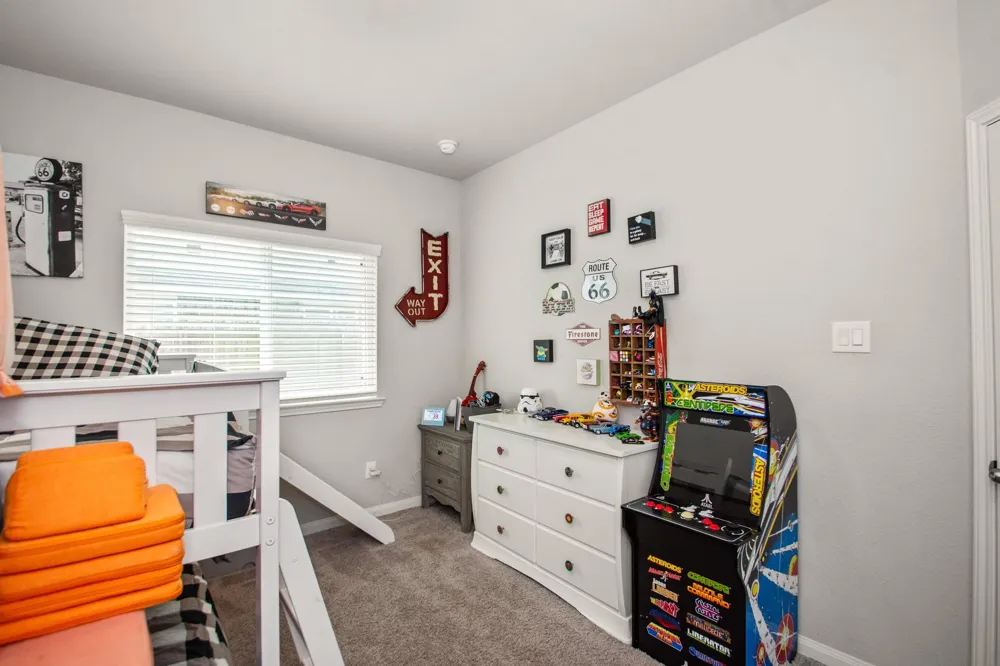 233 Twin Lakes Boulevard West Columbia, TX 77486