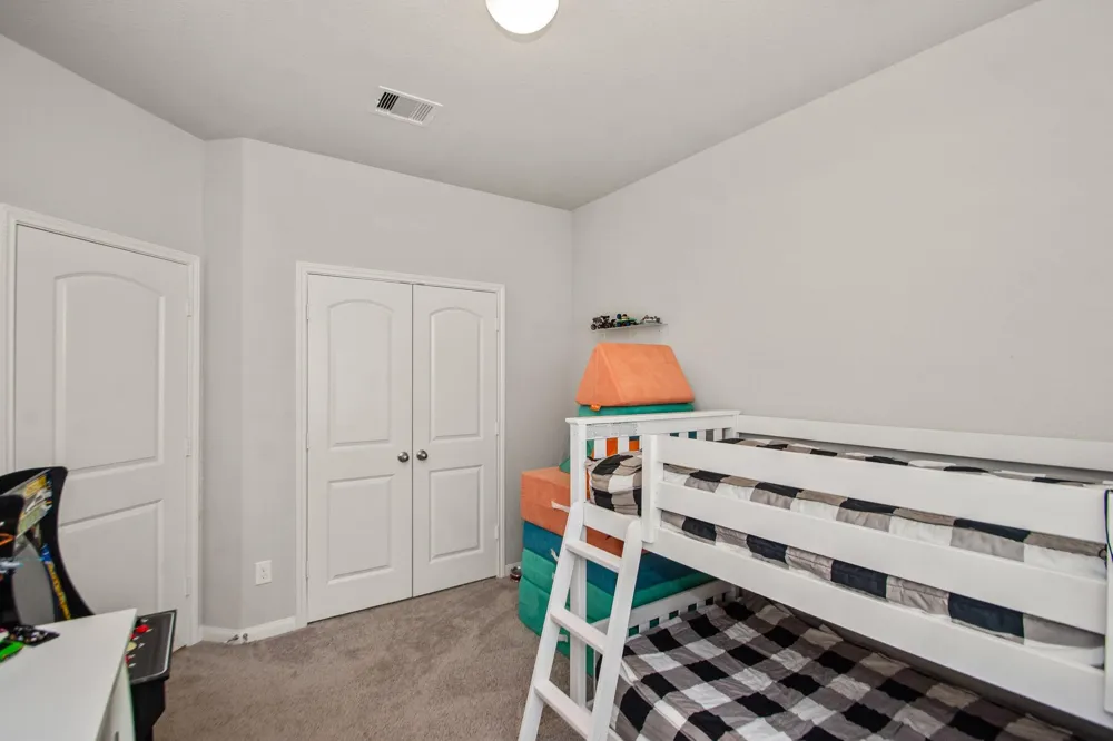 233 Twin Lakes Boulevard West Columbia, TX 77486