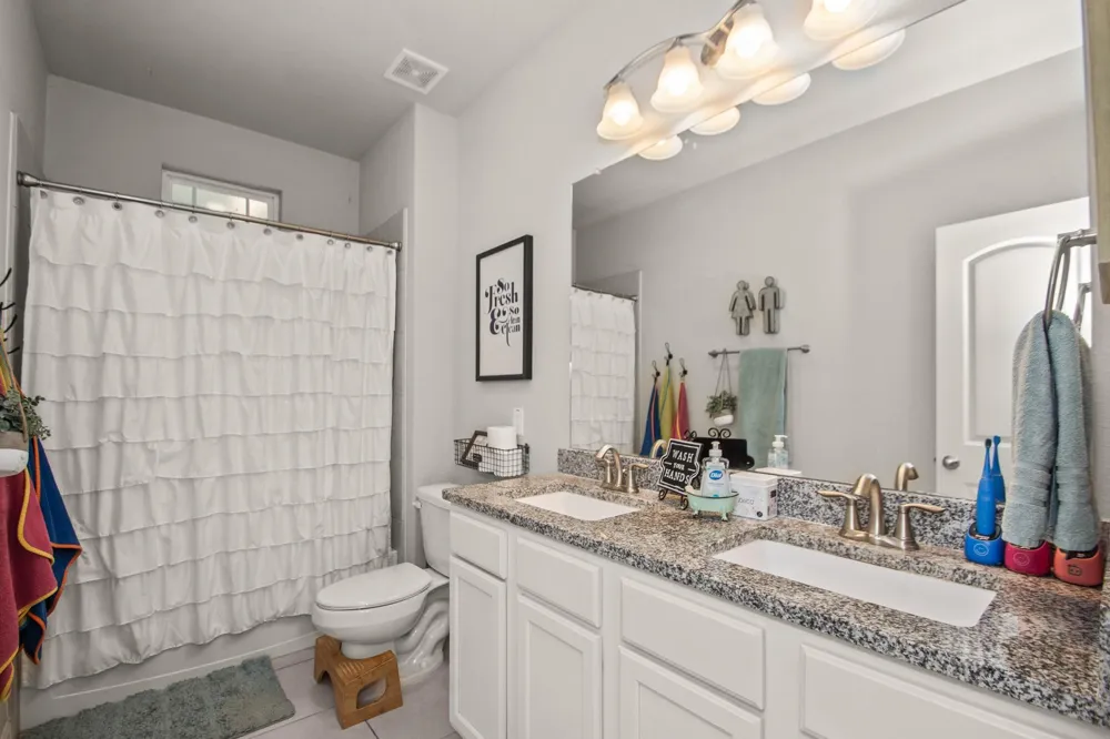 233 Twin Lakes Boulevard West Columbia, TX 77486