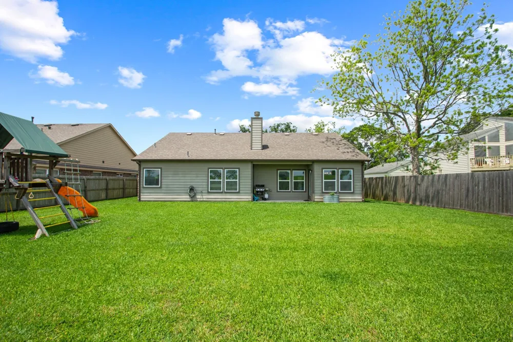 233 Twin Lakes Boulevard West Columbia, TX 77486