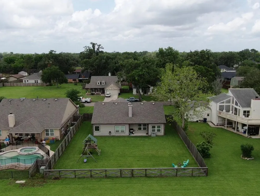 233 Twin Lakes Boulevard West Columbia, TX 77486