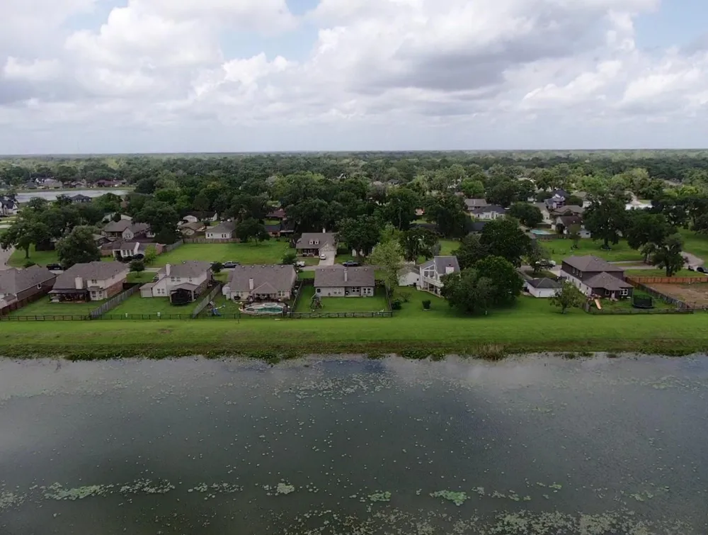 233 Twin Lakes Boulevard West Columbia, TX 77486