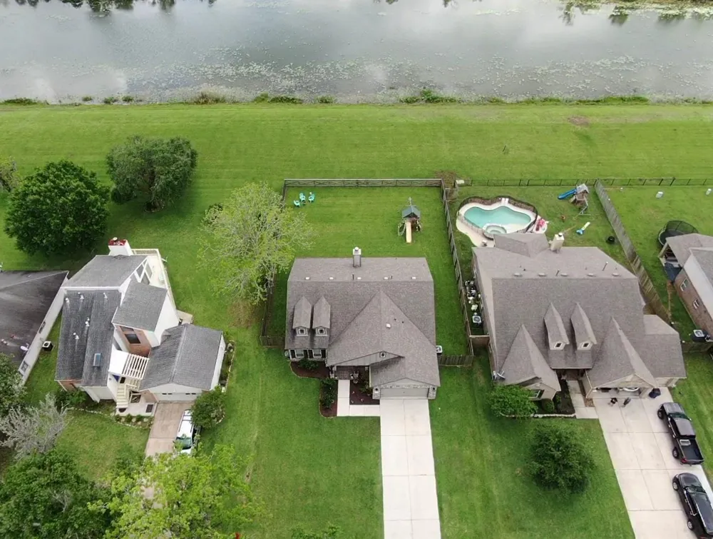 233 Twin Lakes Boulevard West Columbia, TX 77486