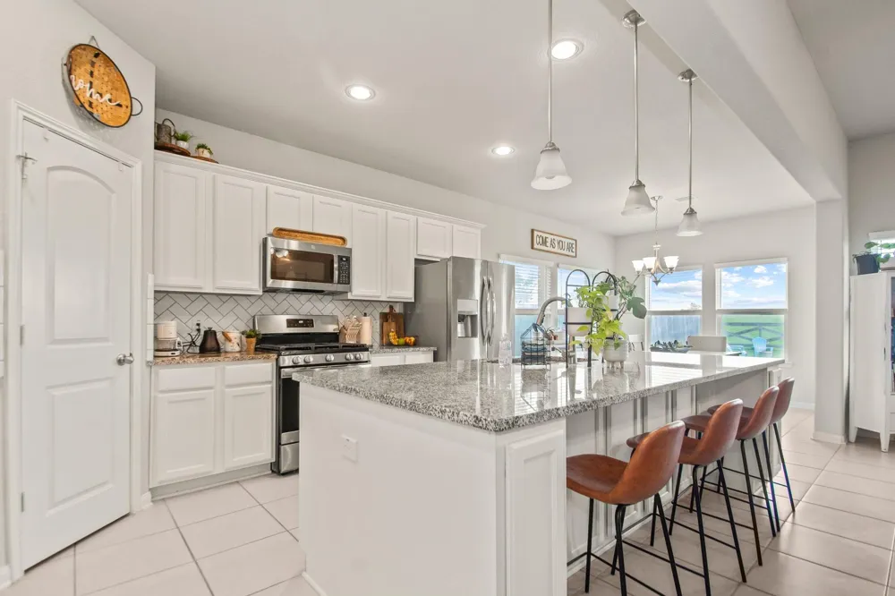 233 Twin Lakes Boulevard West Columbia, TX 77486