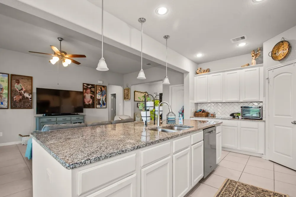 233 Twin Lakes Boulevard West Columbia, TX 77486
