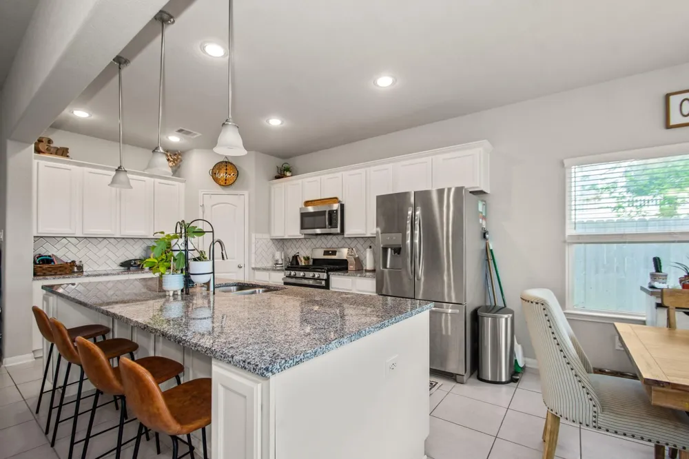 233 Twin Lakes Boulevard West Columbia, TX 77486