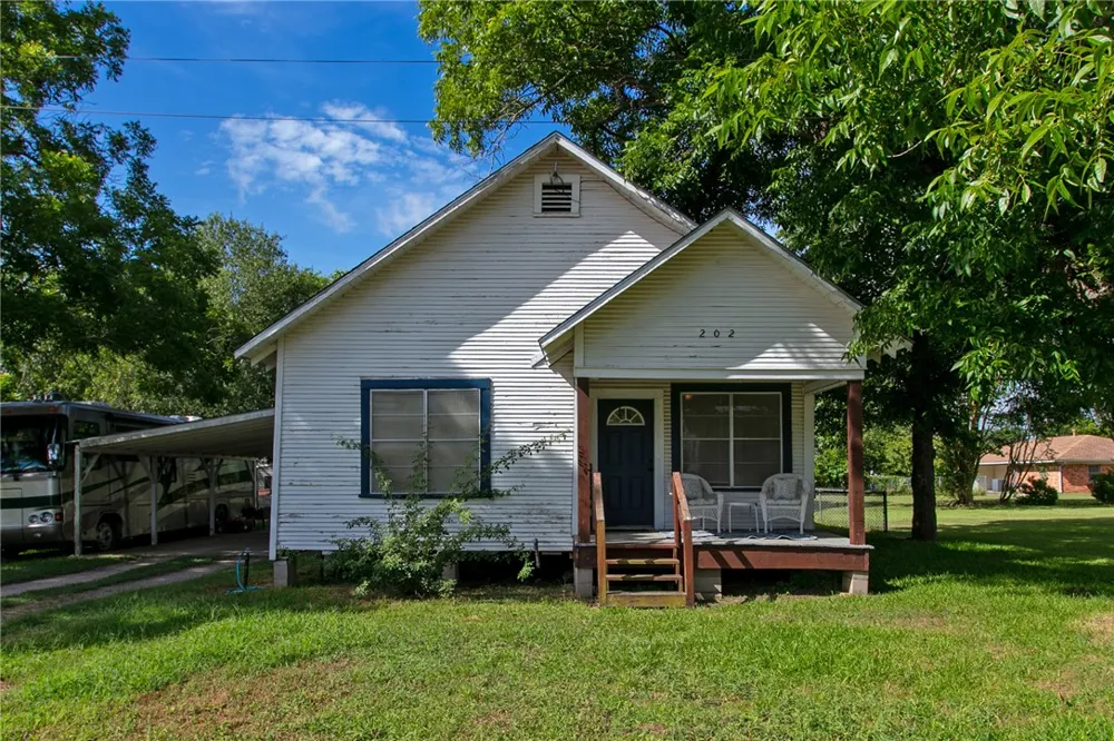 202 S Broadway Street Caldwell, TX 77836