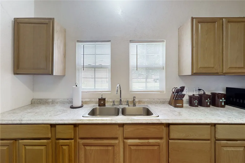 202 S Broadway Street Caldwell, TX 77836