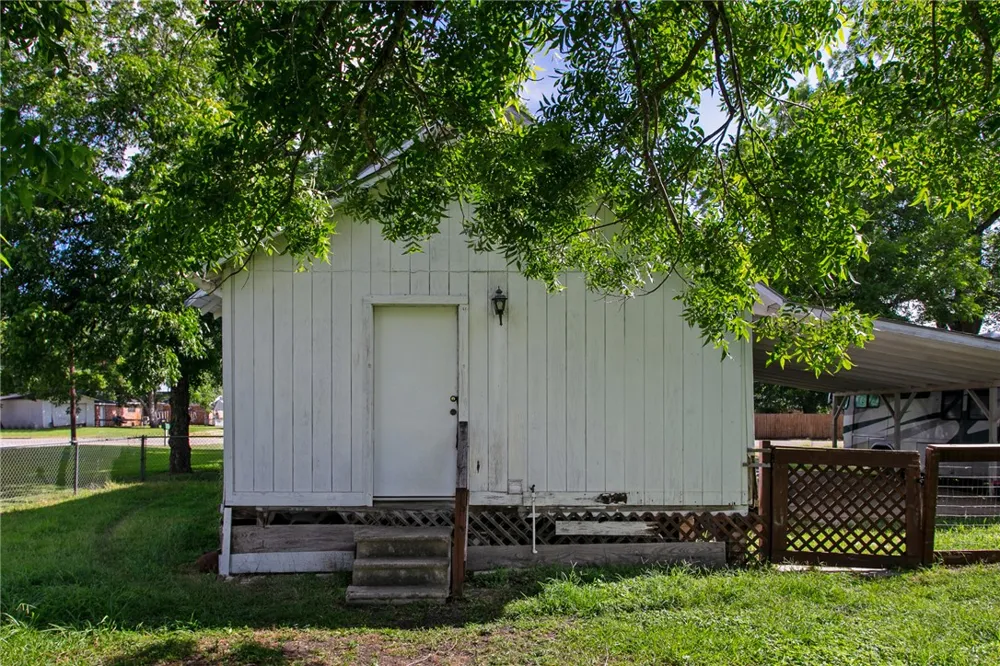 202 S Broadway Street Caldwell, TX 77836