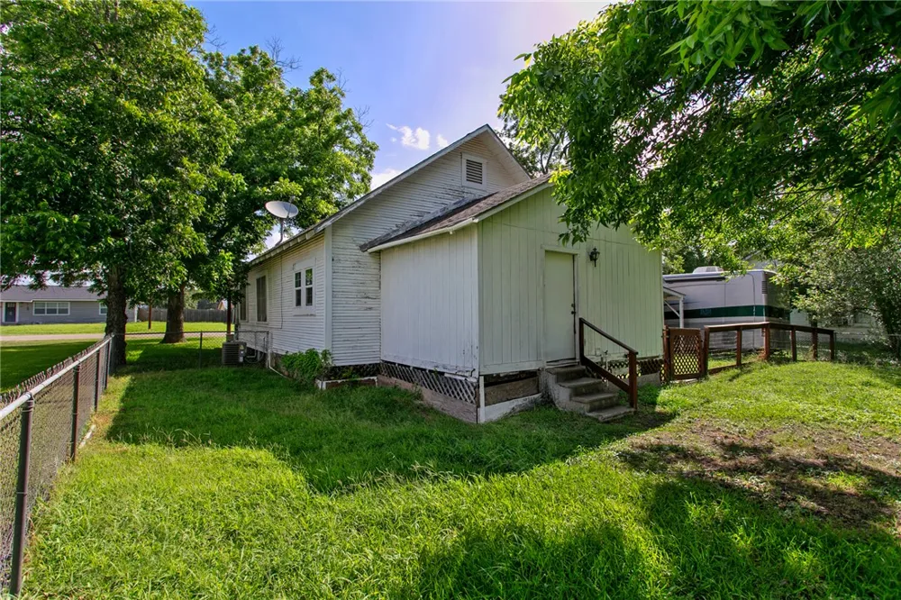 202 S Broadway Street Caldwell, TX 77836