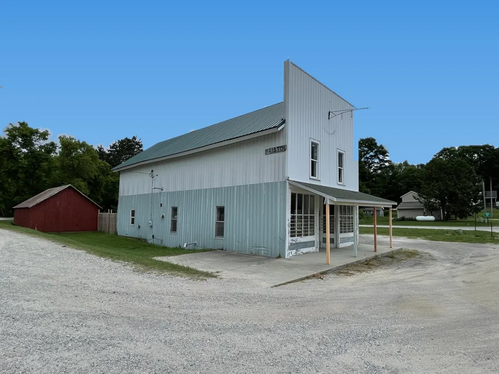 10978 E 8 Mile Road Luther, MI 49656